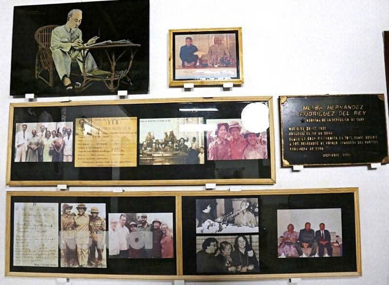 A photo display inside the Vietnam House in Ben Tre Village, Cuba. (Photo: Embassy of Viet Nam in Cuba)
