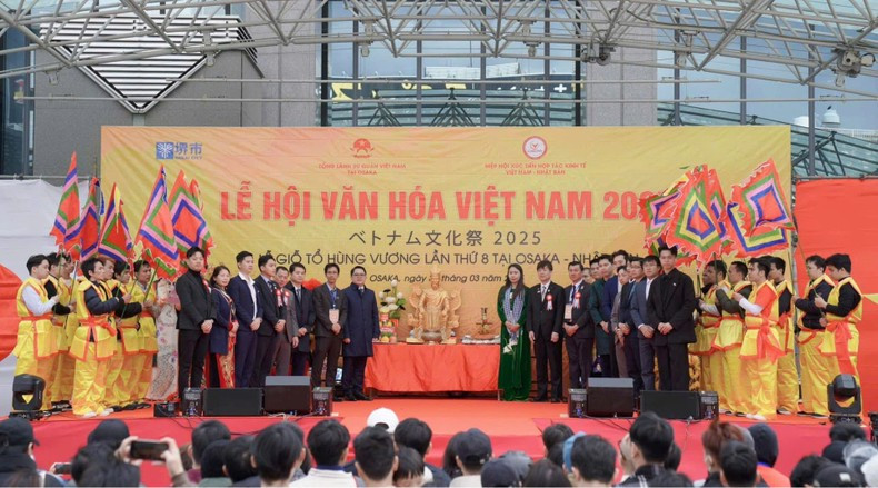 The festival recreated the Hung Kings’ death anniversary in Osaka. This is the 8th time the Hung Kings’ Commemoration Day has been celebrated in the Land of the Rising Sun.