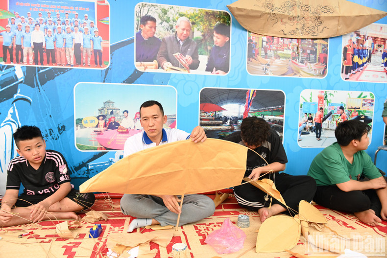 The festival attracted many young people interested in trying their hand at kite-making.