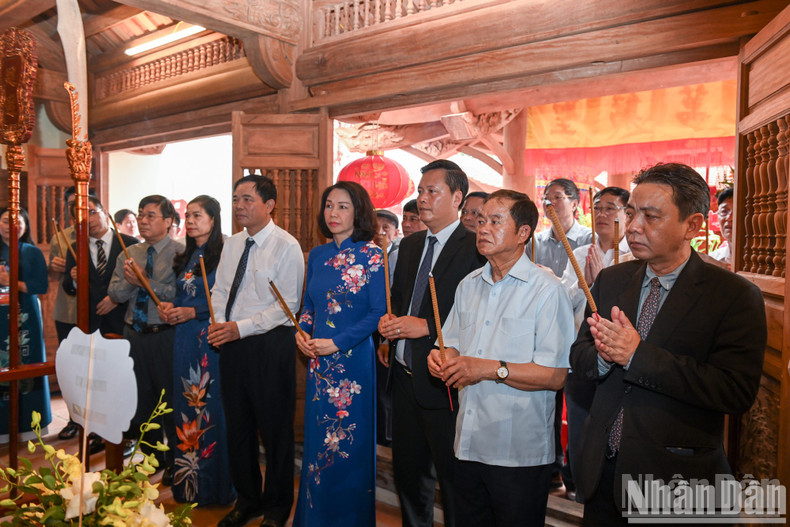 Before the event officially began, delegates carried out the incense offering ritual.