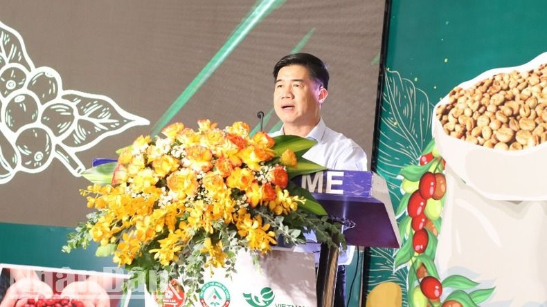 Nguyen Thien Van, Vice Chairman of the Dak Lak Provincial People’s Committee, speaks at the award ceremony. (Photo: NDO)
