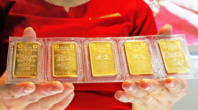 Gold prices surge in April, climbing 10.54% from the previous month and 37.14% year-on-year. (Photo: VNA)