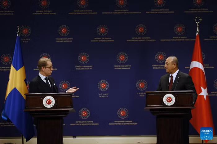 Turkish Foreign Minister Mevlut Cavusoglu (R) and Swedish Foreign Minister Tobias Billstrom hold a joint press conference in Ankara, Türkiye, on Dec. 22, 2022. (Photo: Xinhua)