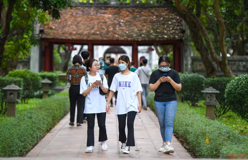 Using a face mask became optional on Monday for schoolchildren in Peru, for the first time since in-person classes resumed in late March.