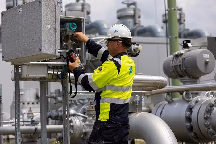 Gas usage remained below average in German households and industry last week, the federal network regulator said on Thursday as it announced its latest weekly consumption data.