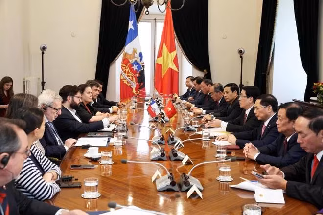 At the talks between Vietnamese State President Luong Cuong and President of Chile Gabriel Boric Font (Photo: VNA)