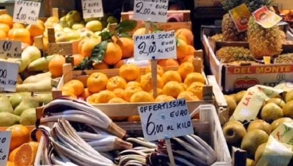 Prices in Italy rose last month less than any of the European Union's (EU) large economies. Eurostat, the EU's statistics agency, said prices rose in Italy by just 0.9 percent in April compared to a year prior. The equivalent rate for the 20-nation euro currency zone was 2.4 percent while in the EU as a whole it was 2.6 percent.