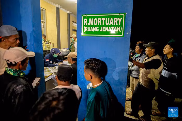 A police officer collects data from relatives of the injured and victims of an ammunition disposal blast at a hospital in Garut Regency, West Java, Indonesia, May 12, 2025. At least 13 people were killed when the Indonesian army destroyed expired ammunition in West Java province on Monday, a military officer said. (Photo: Xinhua)