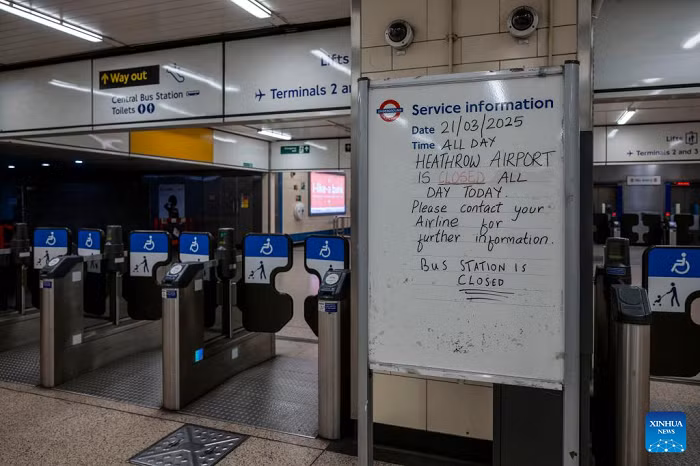 A notice board on the closure of Heathrow Airport is seen at Heathrow Airport in London, Britain, March 21, 2025. London's Heathrow Airport remains closed until midnight Friday due to a "significant power outage" caused by a fire at a nearby electricity substation, a spokesperson said. (Photo: Xinhua)