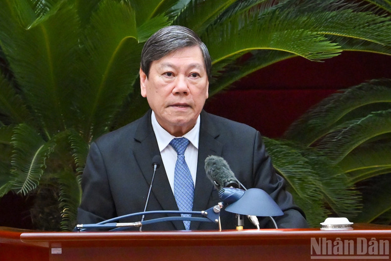 Standing Deputy Chairman of the PCC’s Commission for Inspection Tran Van Ron presents a report at the conference.