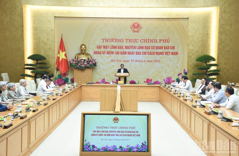 At the meeting (Photo: NDO) bao2.jpg