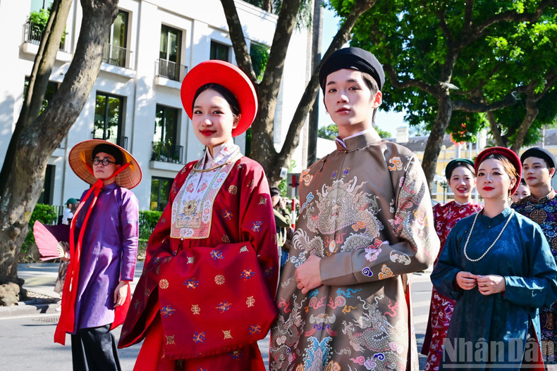 Each costume group corresponds to a specific theme, presented either by style or by function.