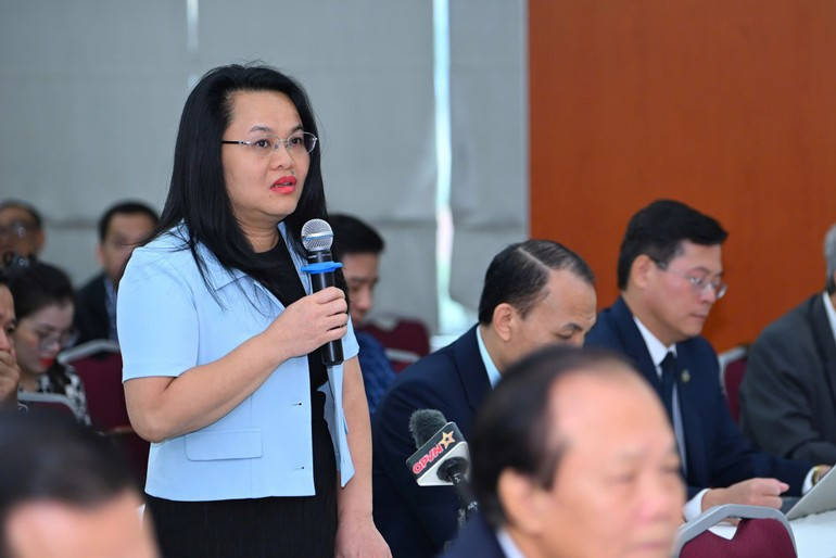 Le Thi Mai Phuong, Secretary of the Party Cell of Phap Ly (Legal) Journal and Deputy Director of the Institute of Legal and International Business Sciences stresses the importance of “strategic autonomy”. (Photo: PHAN LINH)