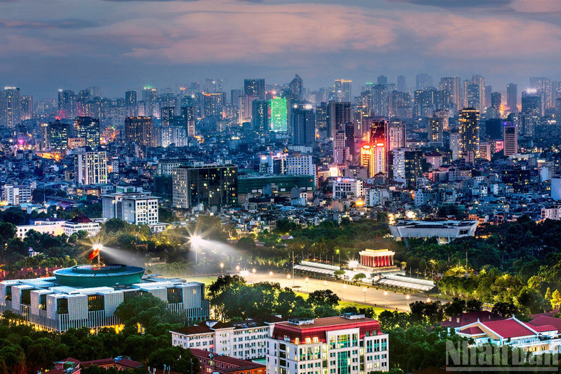 Photo: Historic Ba Dinh Square radiant at night by photographer Tat Son. anh7.jpg