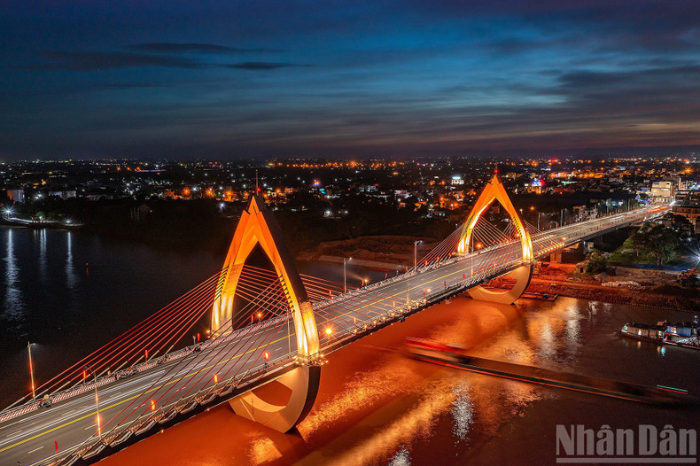 Photo: Thien Truong Bridge Illuminated by photographer Vu Thanh Nam anh5.jpg