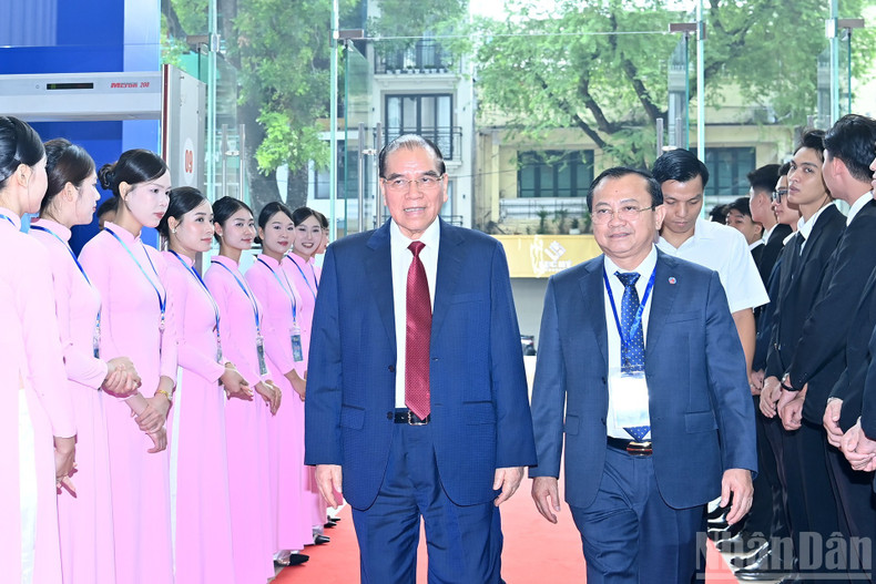 Former Party General Secretary Nong Duc Manh at the ceremony. Former Party General Secretary Nong Duc Manh at the ceremony.