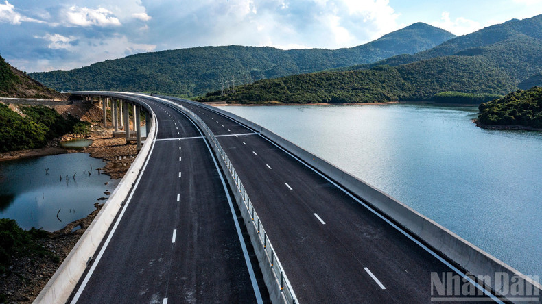 Bridge No. 1, about 942 metres long, spans a rugged mountainous area with tall piers crossing a deep valley, and is considered one of the most challenging structures of the project. expressway16.jpg