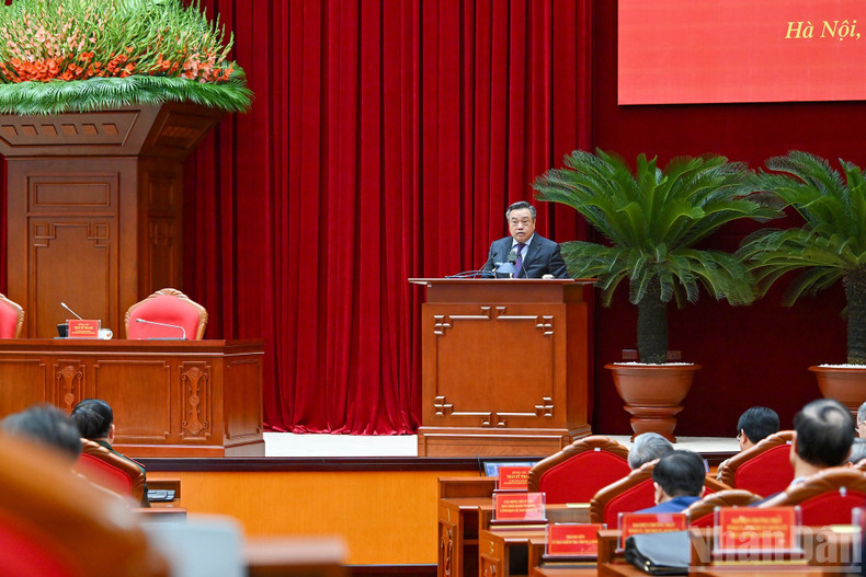 Chairman of the PCC’s Commission for Inspection Tran Sy Thanh delivers remarks at the conference.