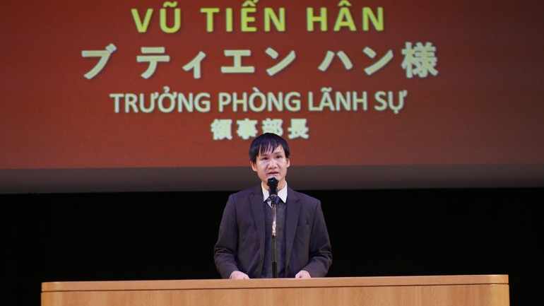 Vu Tien Han, Counsellor and Head of the Consular Section at the Embassy of Viet Nam in Japan, delivers congratulatory remarks at the event.
