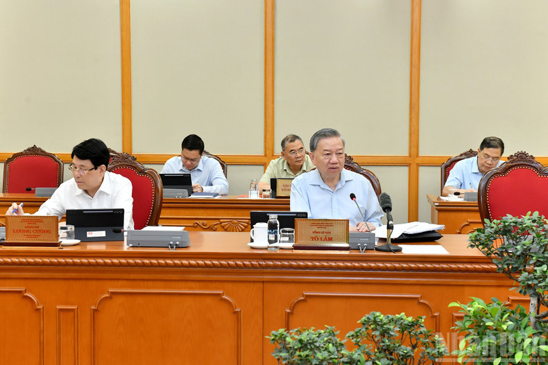 Party General Secretary To Lam speaks at the meeting. tolam5.jpg