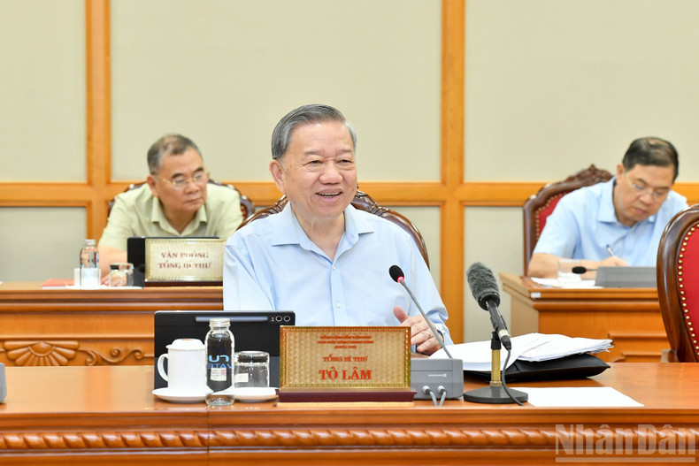 Party General Secretary To Lam speaks at the meeting. tolam4.jpg