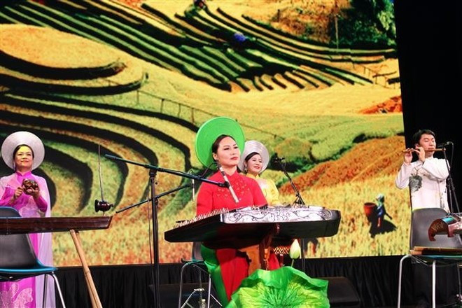 A performance at the Viet Nam Culture Day held recently in Kazan, the capital of the Republic of Tatarstan. (Photo: VNA) A performance at the Viet Nam Culture Day held recently in Kazan, the capital of the Republic of Tatarstan. (Photo: VNA)
