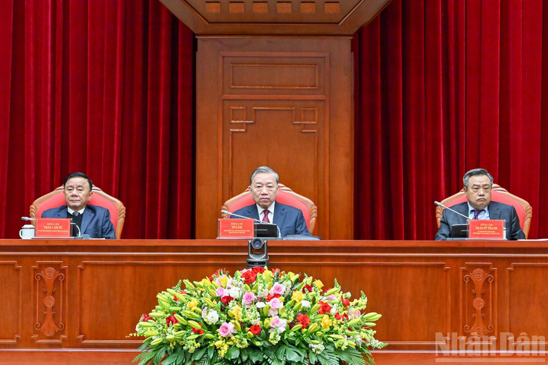 General Secretary To Lam and Party leaders chair the conference.