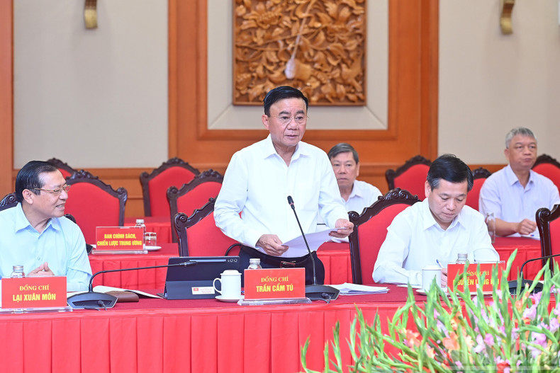 Politburo member Tran Cam Tu, Permanent member of the Party Central Committee's Secretariat and Secretary of the Party Committee of Central Agencies, delivers remarks. tolam8.jpg