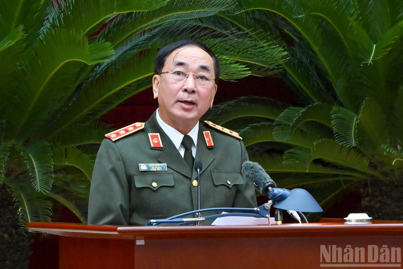 Deputy Minister of Public Security Tran Quoc To delivers a presentation at the conference.