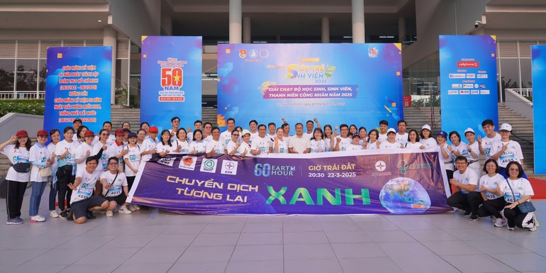 Residents in Ho Chi Minh City participate in environmental protection and energy-saving activities during the Earth Hour 2025 campaign. Residents in Ho Chi Minh City participate in environmental protection and energy-saving activities during the Earth Hour 2025 campaign.