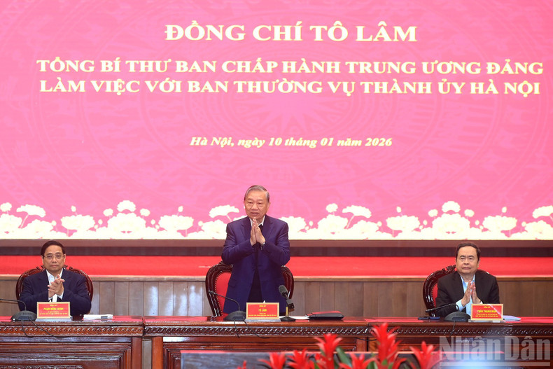 Party General Secretary To Lam, Prime Minister Pham Minh Chinh and National Assembly Chairman Tran Thanh Man co-chair the working session with the Standing Board of the Ha Noi Municipal Party Committee.