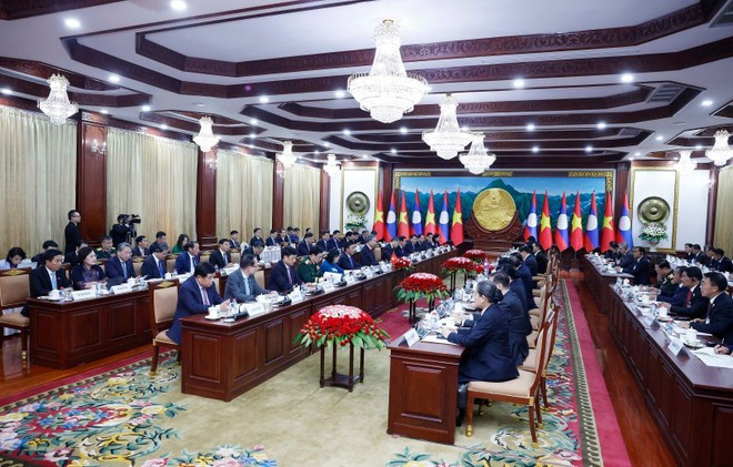 General Secretary of the Communist Party of Viet Nam (CPV) To Lam and General Secretary of the Lao People’s Revolutionary Party (LPRP) hold talks in Vientiane on December 1, 2025. (Photo: VNA)
