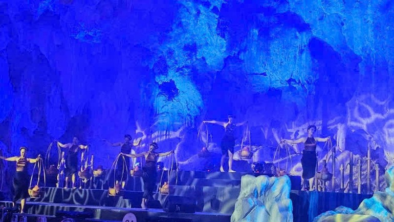 The live-action art performance titled “In Search of the Jade Seal”. The live-action art performance titled “In Search of the Jade Seal”.