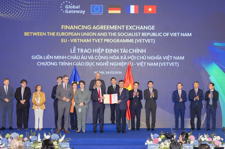 The handover of the financing agreement between the European Union and Viet Nam for the EU–Viet Nam Vocational Education Programme (Photo: EUROCHAM)