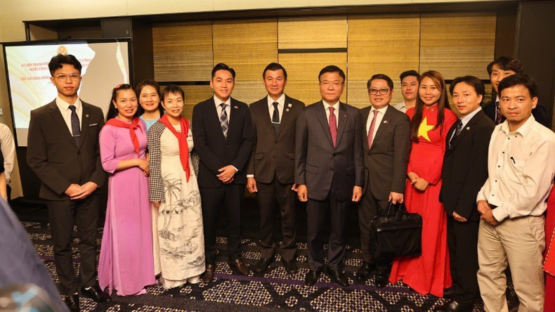 Deputy PM Le Thanh Long and Overseas Vietnamese in Kansai, Japan. long2.jpg