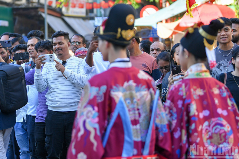 The programme brings Vietnamese attire closer to both local residents and visitors.