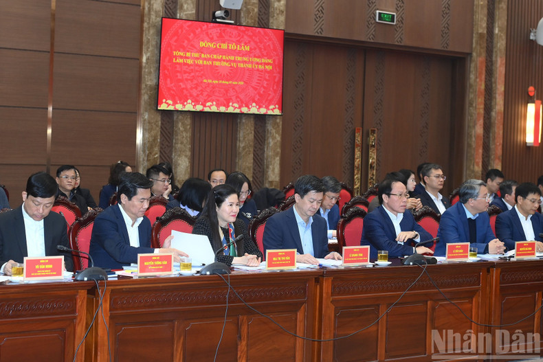 Delegates attend the working session.