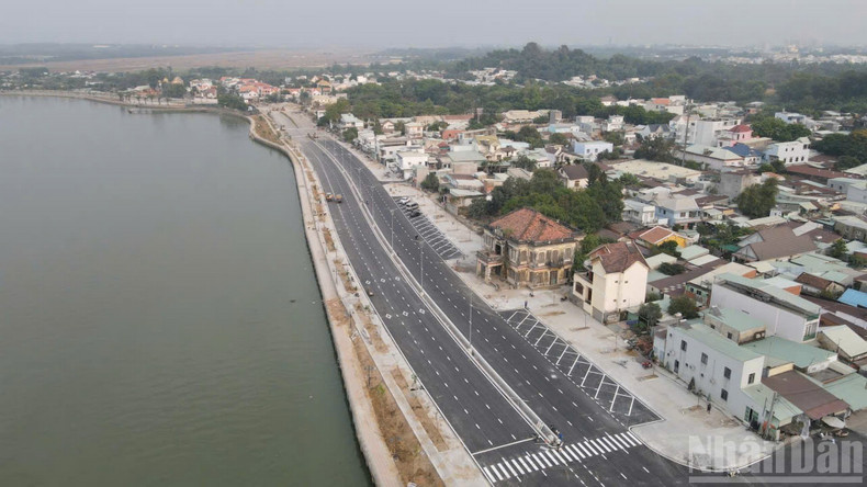 The Dong Nai riverside road project has a total investment of nearly 2,000 billion VND from the State budget.