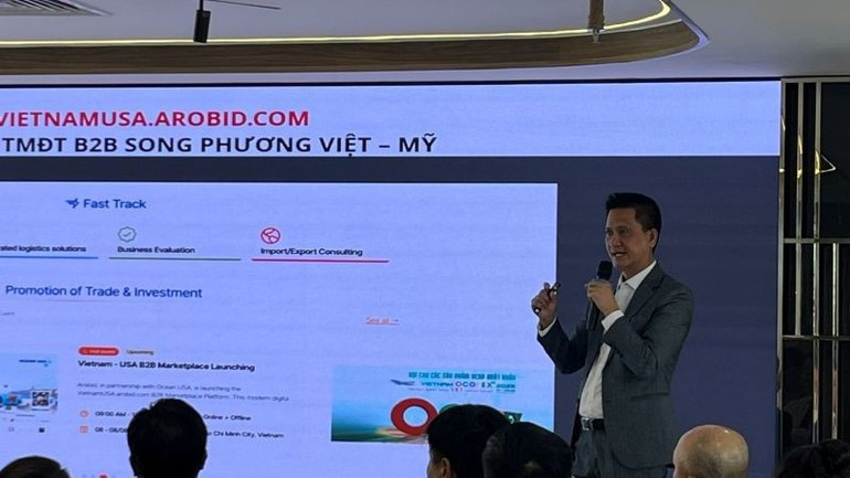 Representatives of Arobid Technology JSC introduce the international Viet Nam-US B2B e-commerce platform: VietnamUSA.Arobid.com. Representatives of Arobid Technology JSC introduce the international Viet Nam-US B2B e-commerce platform: VietnamUSA.Arobid.com.