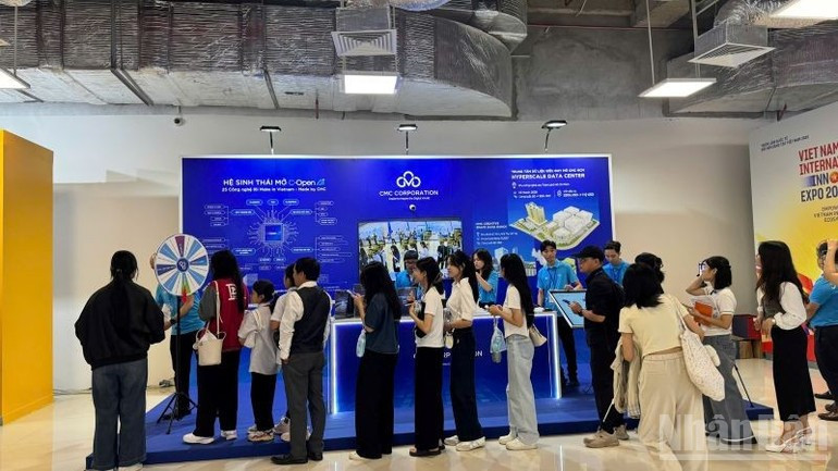 Beyond exhibitions and discussions, the event also offers engaging activities with gifts and interactive experiences for attendees. Beyond exhibitions and discussions, the event also offers engaging activities with gifts and interactive experiences for attendees.