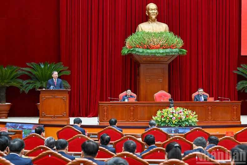 General Secretary To Lam delivers remarks at the conference.