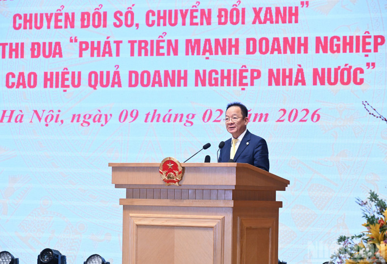 Do Quang Hien, Founder and Executive Chairman of T&amp;T Group, delivers a speech at the launching ceremony.