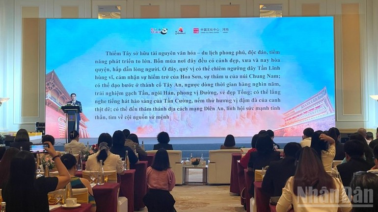 Zhang Deshan, Director of the China Cultural Centre in Ha Noi, delivers his remarks. Zhang Deshan, Director of the China Cultural Centre in Ha Noi, delivers his remarks.