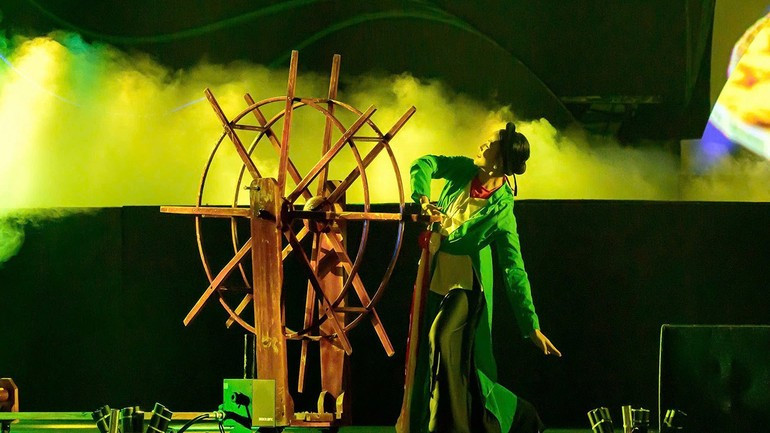 A programme directed by Thu Hoai. A programme directed by Thu Hoai.