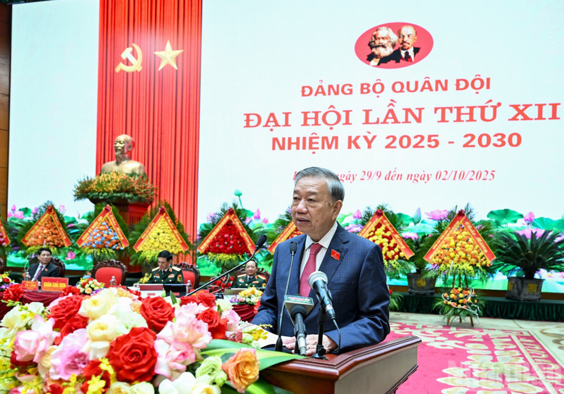 Party General Secretary To Lam, who is Secretary of the Central Military Commission, delivers remarks at the congress. military13.jpg