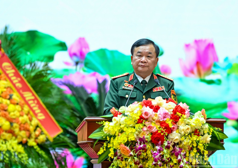 Senior Lieutenant General Hoang Xuan Chien, Deputy Minister of National Defence, delivers a speech at the congress. military6.jpg