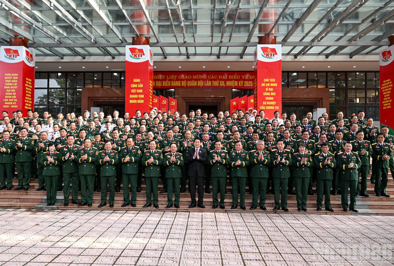 President Luong Cuong poses for a photo with delegates attending the congress. military3.jpg