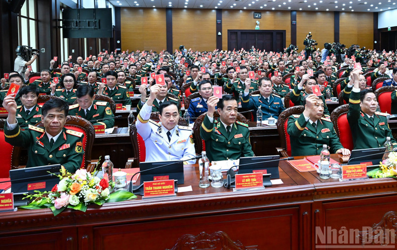 Delegates vote to adopt the Resolution of the 12th Party Congress of Viet Nam People's Army. military12.jpg