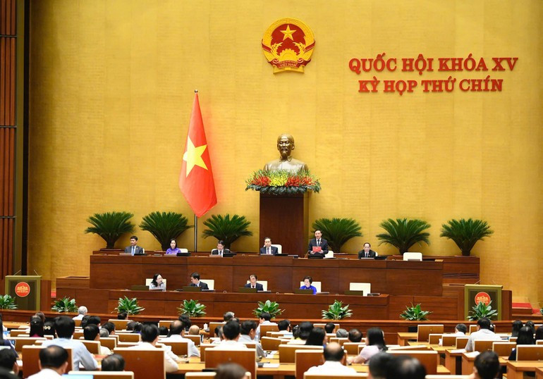 The plenary session discusses the draft resolution amending several articles of the 2013 Constitution (first reading). (Photo: DANG ANH) The plenary session discusses the draft resolution amending several articles of the 2013 Constitution (first reading). (Photo: DANG ANH)