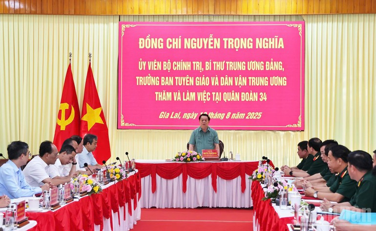 Politburo member Nguyen Trong Nghia delivers his directive speech at the meeting. Politburo member Nguyen Trong Nghia delivers his directive speech at the meeting.